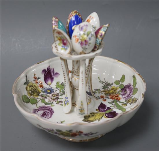 A Helena Wolfsohn, Dresden spoon stand, late 19th century, total height 14cm
